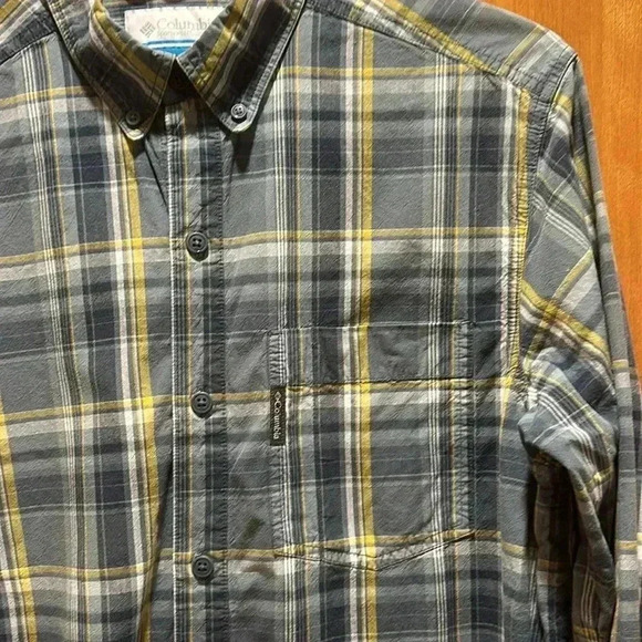 Columbia button-down shirt, size M - Picture 3 of 7
